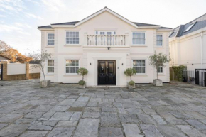 Luxurious 8 Bedroom Chigwell Mansion with Event hall and Cinema